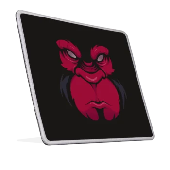 Muismat met Boze Gorilla ontwerp in rood op zwarte achtgergrond, geroteerd naar rechts.