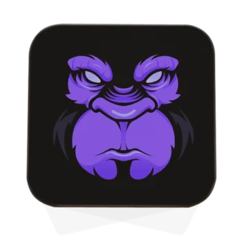 Hardhouten vierkante onderzetter met ronde randen en Boze Gorilla ontwerp in paars op zwarte achtergrond, vooraanzicht.